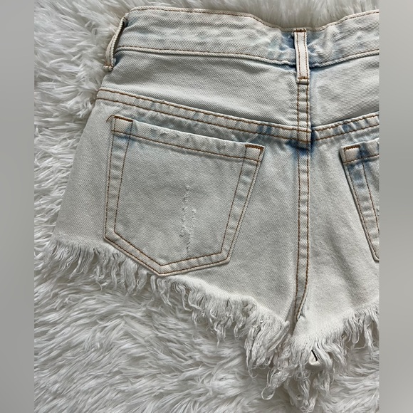 Forever 21 Light-Washed Ripped Jean Shorts Size XS - Picture 7 of 12